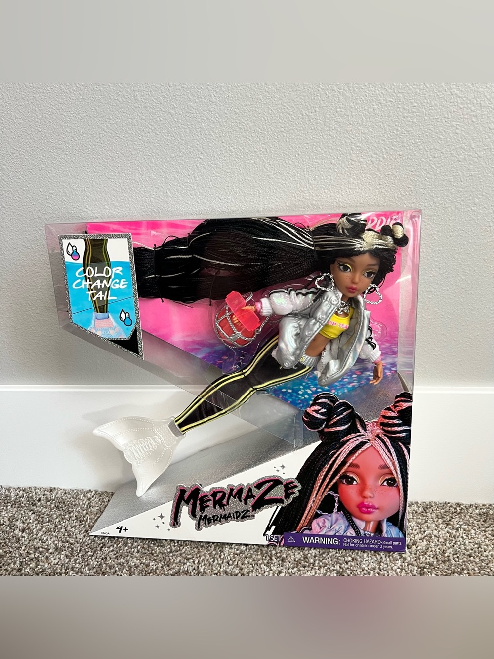 NWT Mermaze Mermaidz Jordie Doll with Color Changing Tail